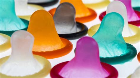Blowjob ohne Kondom gegen Aufpreis Bordell Peer
